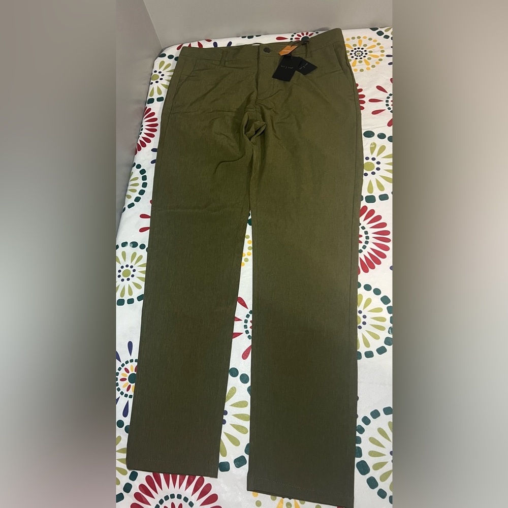 NWT Day & Age Slim Fit Capris Green Pants Size: 34W X 32L